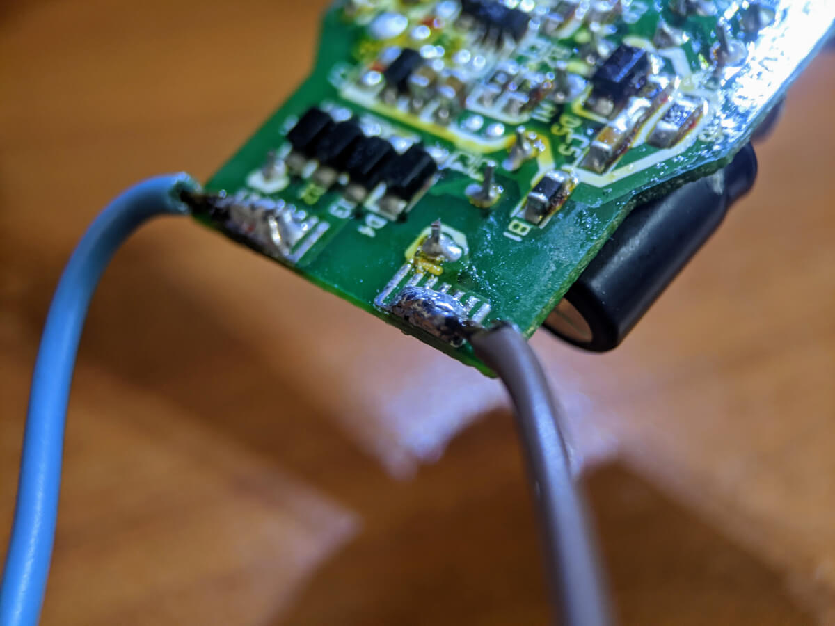 AC power contacts